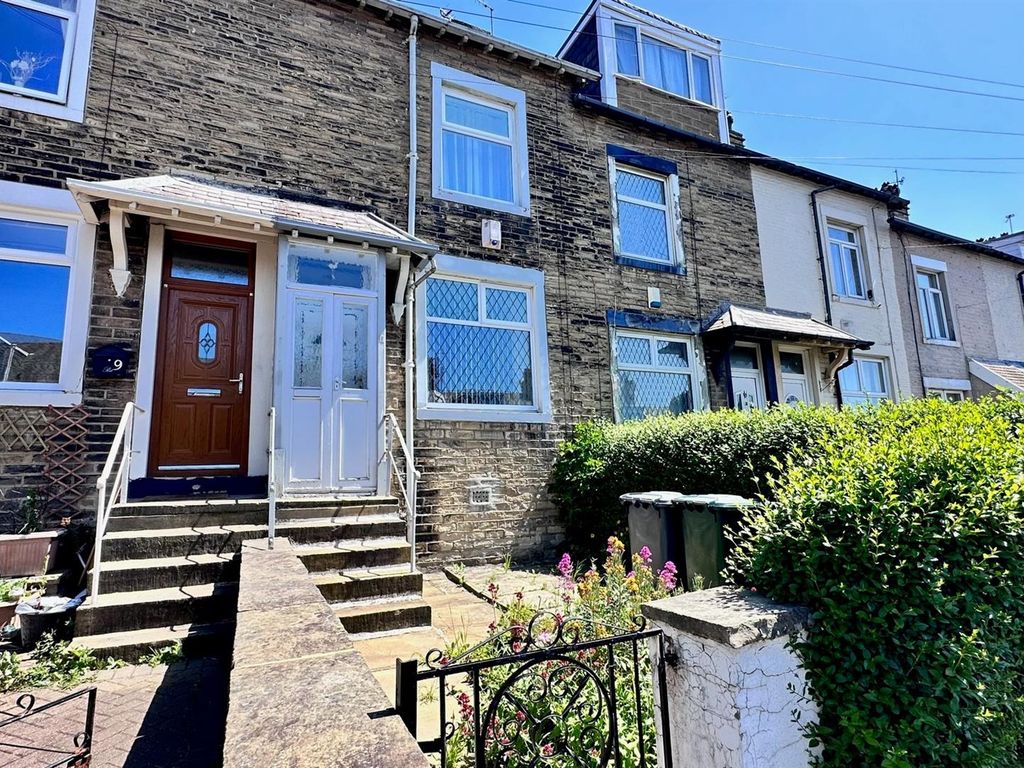 4 bed terraced house for sale in Exmouth Place, Bradford BD3, £130,000