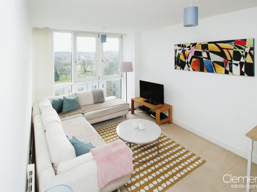 1 bed flat for sale in Cotterells, Hemel Hempstead HP1, £220,000