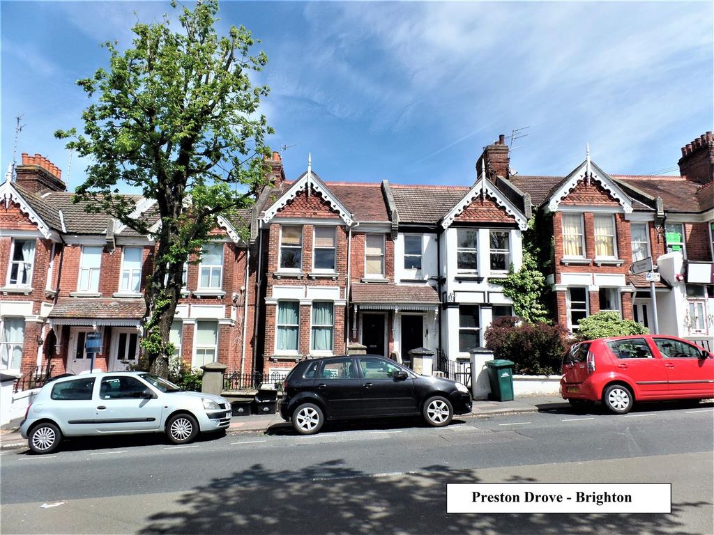 2 bed flat for sale in Preston Drove, Brighton BN1, £320,000