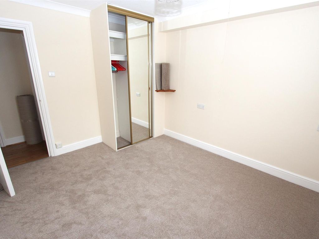 1 bed flat for sale in The Ridgeway, London E4, £165,000