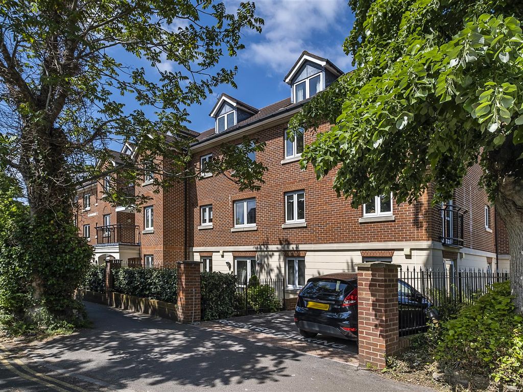 1 bed flat for sale in 7-9 Greenwood Court, The Parade, Epsom KT18, £170,000