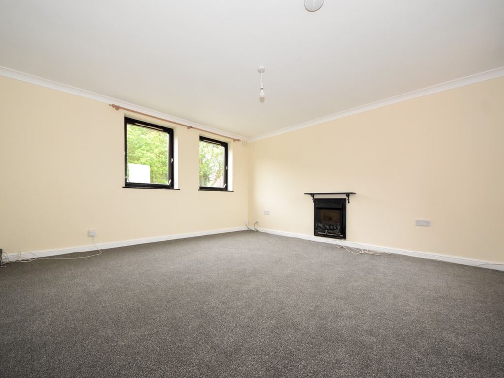 1 bed flat for sale in Oken Court, Warwick, Warwickshire CV34, £180,000