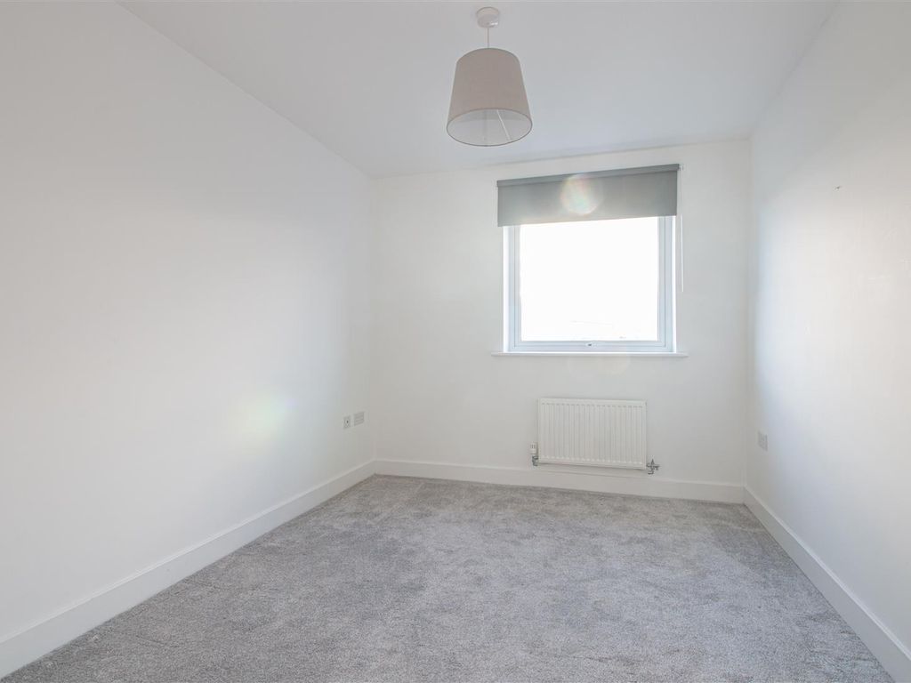 3 bed flat for sale in Addington Avenue, Wolverton, Milton Keynes MK12, £249,995
