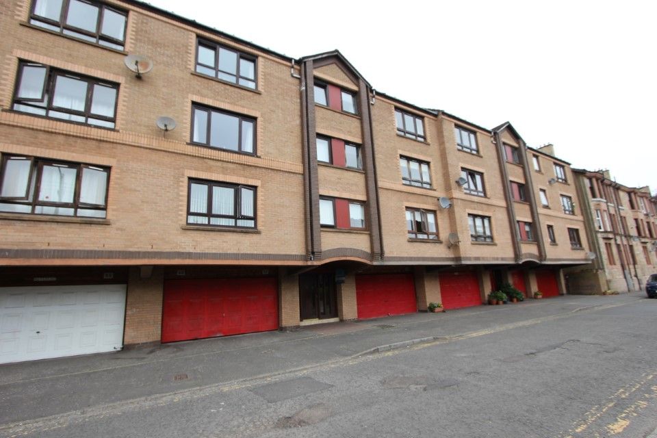 1 bed flat for sale in Baker Street, Shawlands, Glasgow G41, £115,000