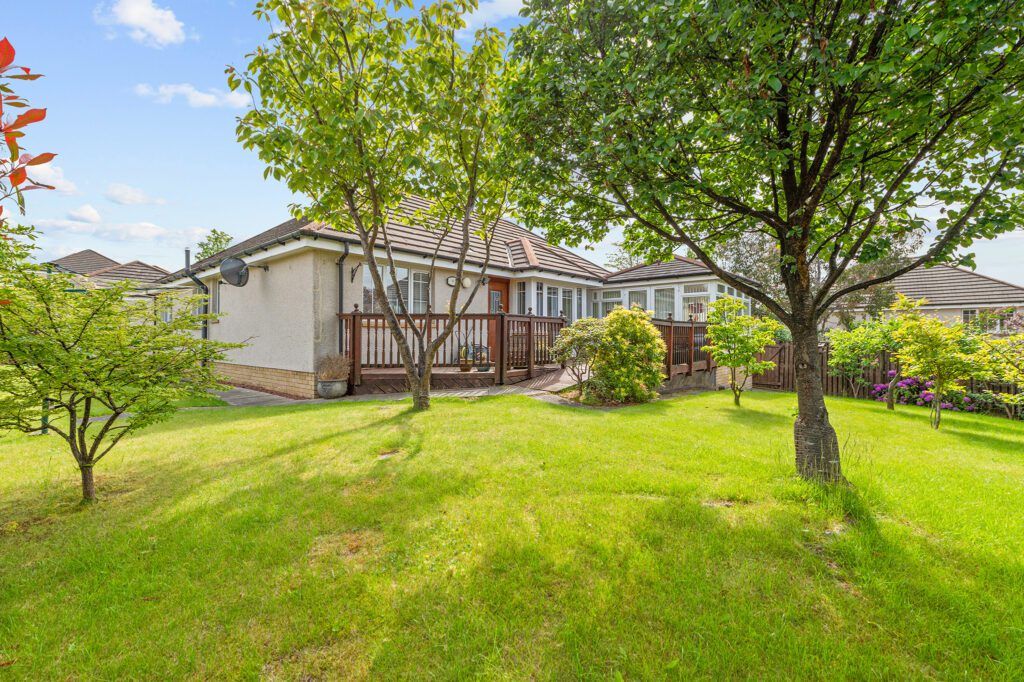 4 bed detached bungalow for sale in Macalpine Court, Tullibody FK10, £315,000