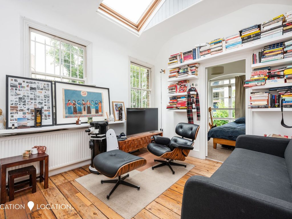 1 bed flat for sale in Cazenove Road, London N16, £325,000