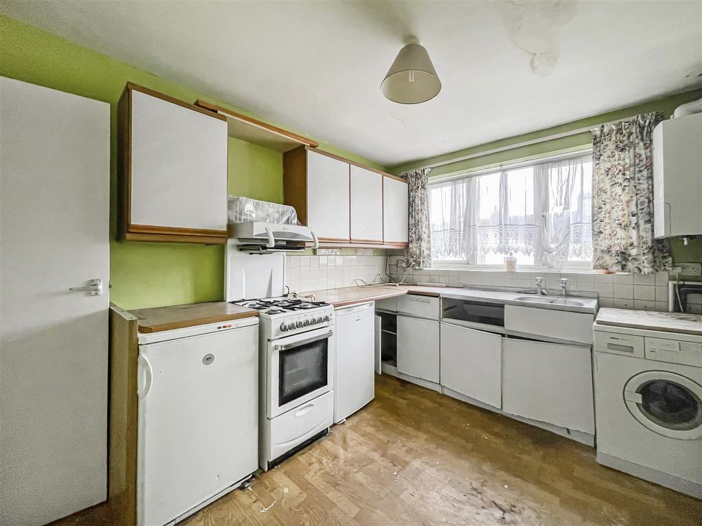 1 bed flat for sale in Stamford Road, East Ham, London E6, £185,000