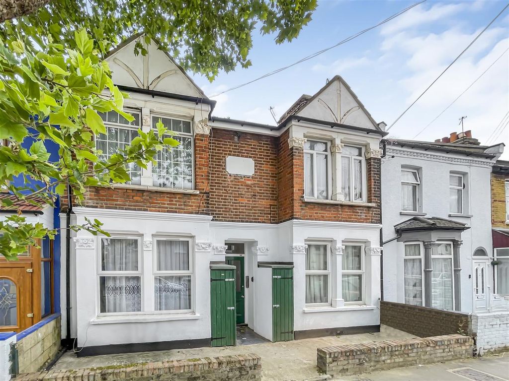 1 bed flat for sale in Stamford Road, East Ham, London E6, £185,000