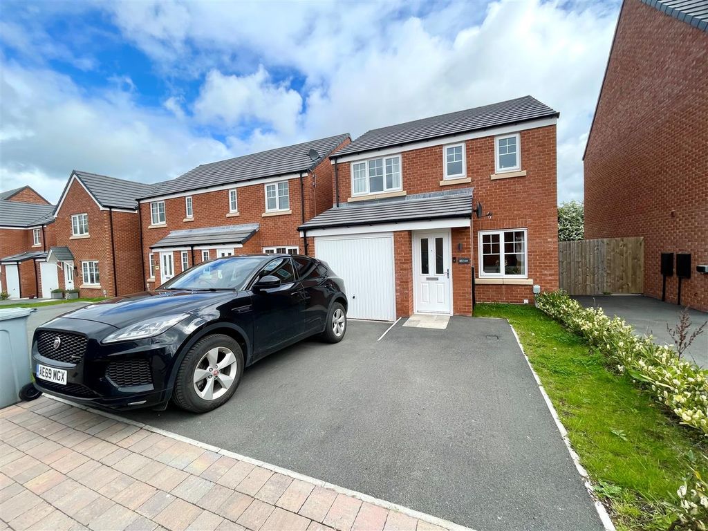3 bed detached house for sale in Comfrey Avenue, Sandbach CW11, £260,000