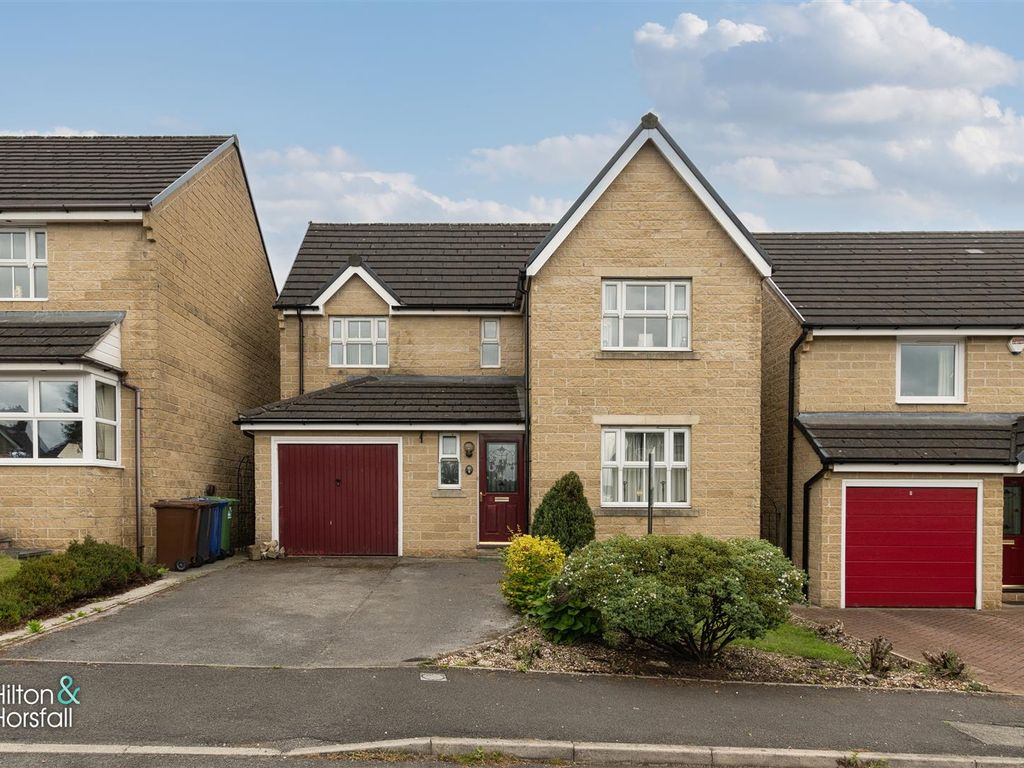 4 bed detached house for sale in South Valley Drive, Colne BB8, £225,000