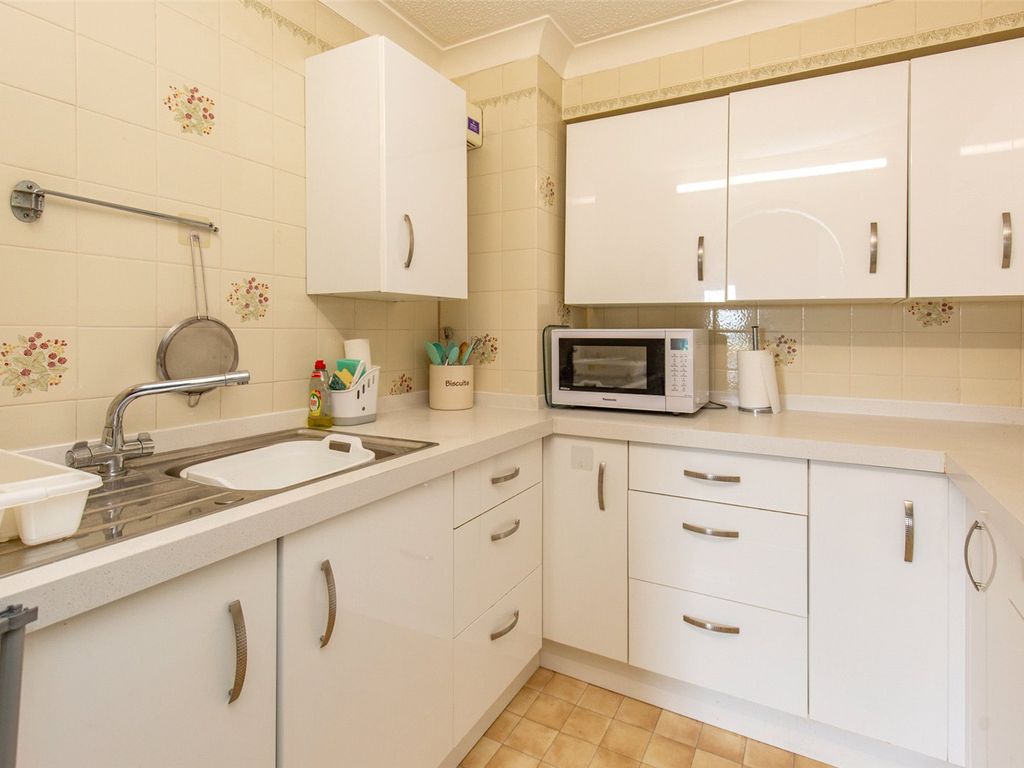 1 bed flat for sale in Beaufort Road, Clifton, Bristol BS8, £125,000