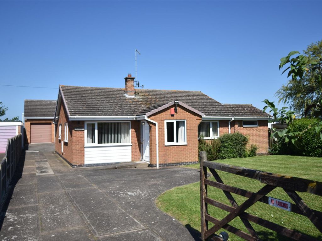 3 bed detached bungalow for sale in Back Lane, Barnby, Newark NG24, £320,000