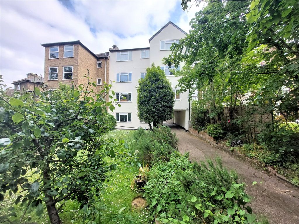 1 bed flat for sale in Versailles Road, London SE20, £240,000