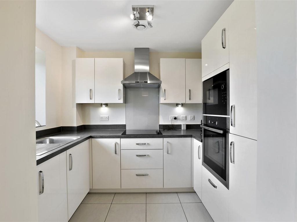 1 bed flat for sale in Harvard Place, Stratford-Upon-Avon CV37, £170,000