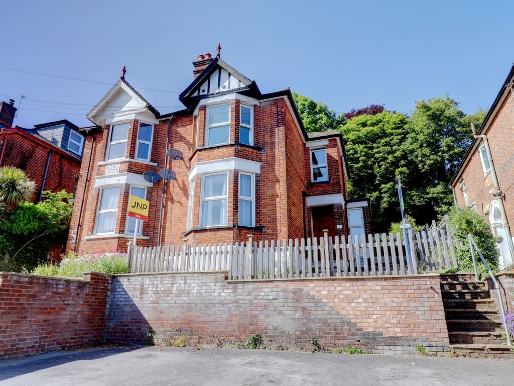 1 bed flat for sale in Conegra Road, High Wycombe HP13, £140,000