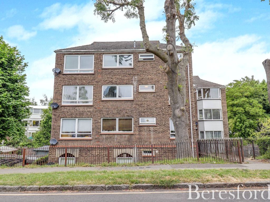 2 bed flat for sale in Cromarty House, Mount Crescent CM14, £299,950