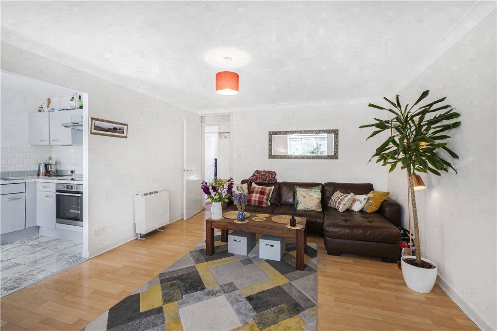 1 bed flat for sale in Derwent Road, London SE20, £260,000