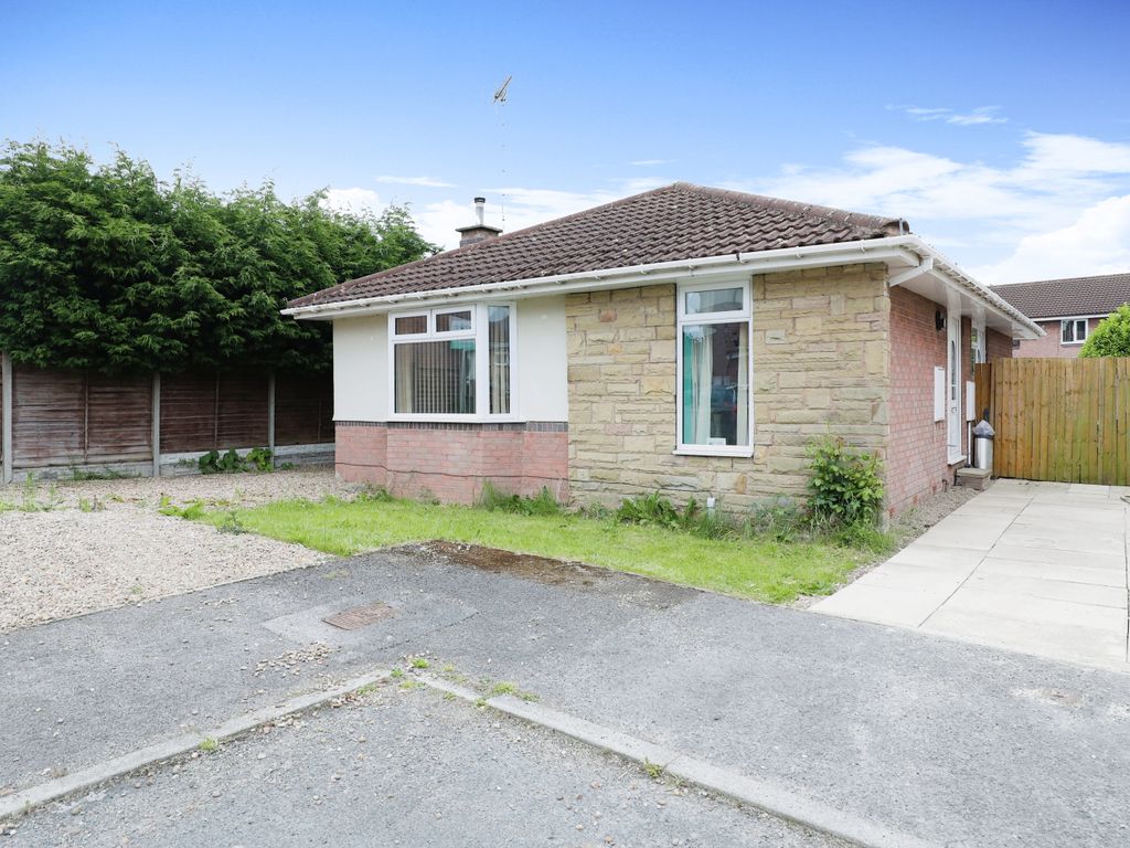3 bed bungalow for sale in Hunters Gardens, Dinnington, Sheffield, South Yorkshire S25, £220,000
