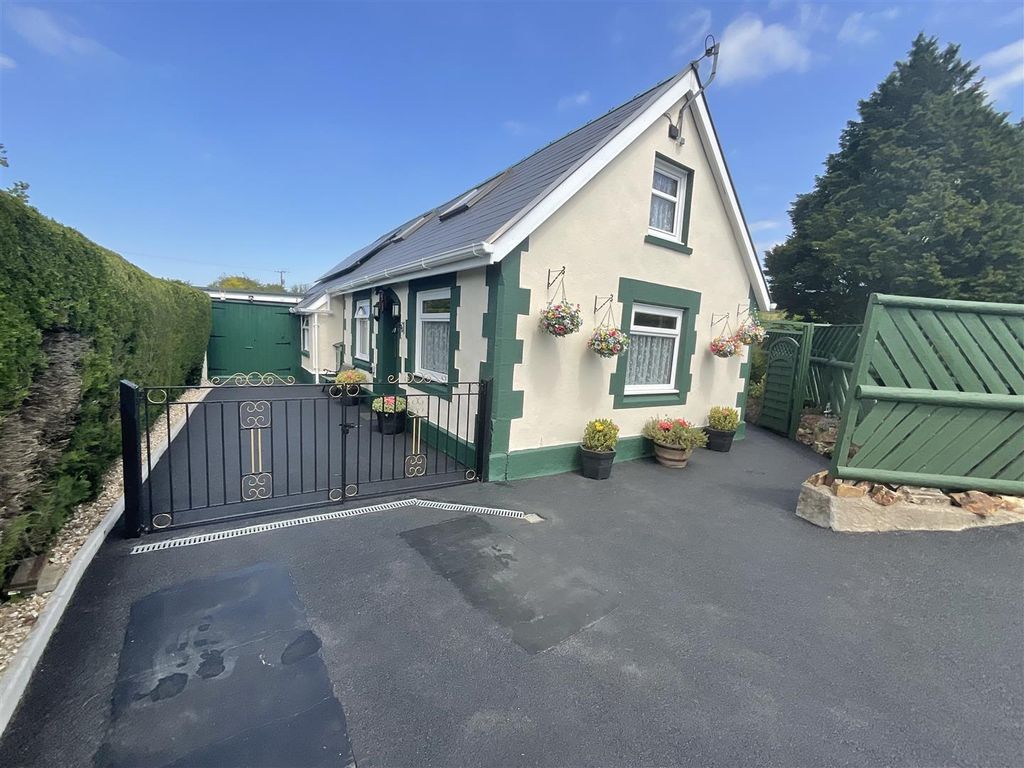 2 bed cottage for sale in Llandeilo Road, Llandybie, Ammanford SA18, £265,000