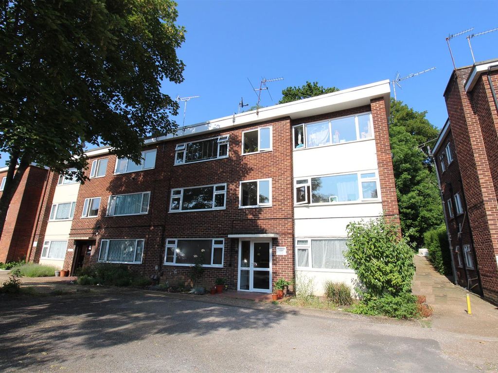 1 bed flat for sale in Woodside Road, Southampton SO17, £130,000