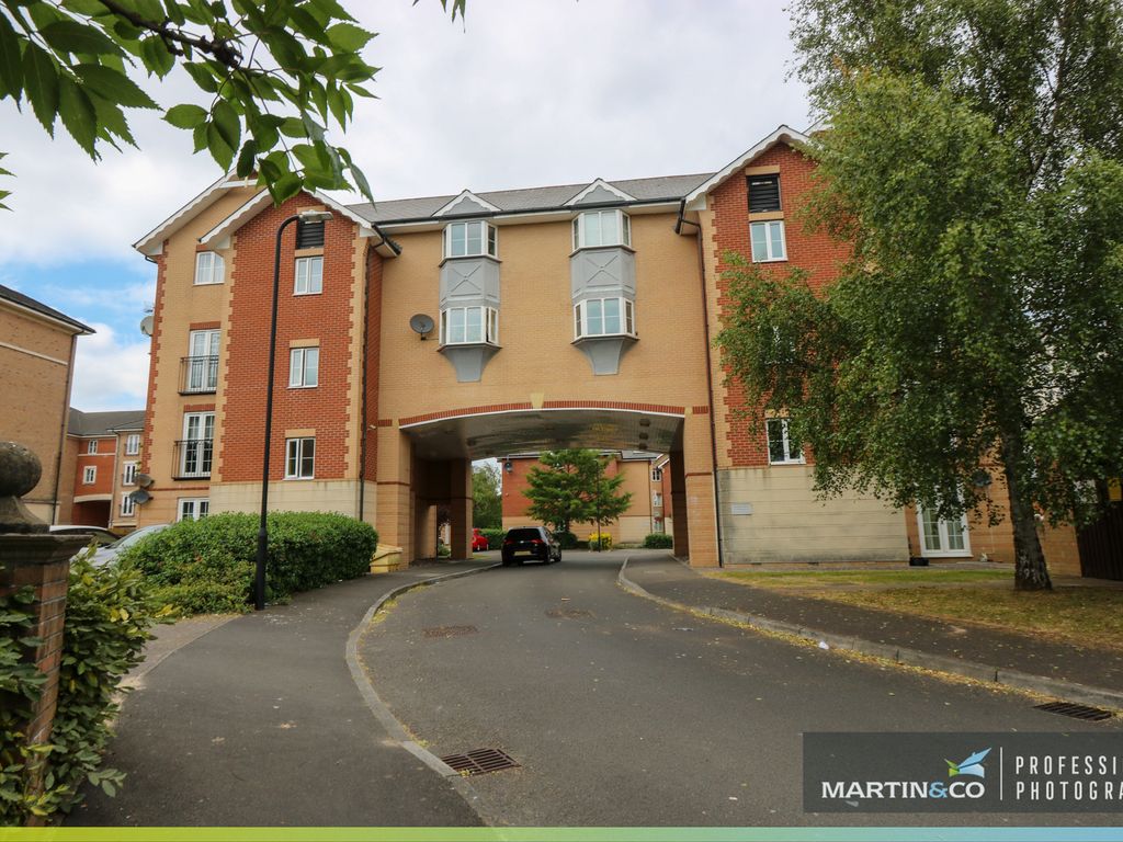 2 bed flat for sale in Seager Drive, Cardiff CF11, £152,500