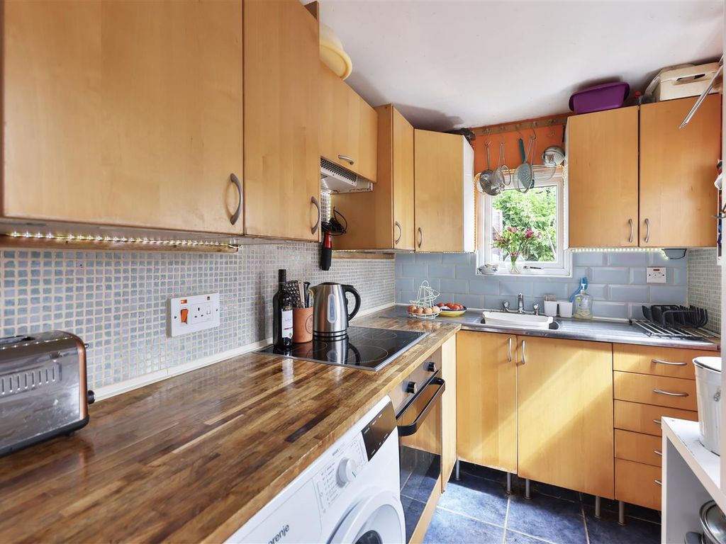 3 bed town house for sale in Chapelfields Road, York YO26, £220,000