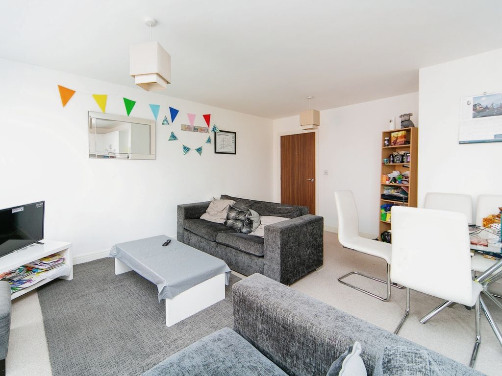 2 bed flat for sale in Handbridge Square, Chester, Cheshire CH1, £200,000