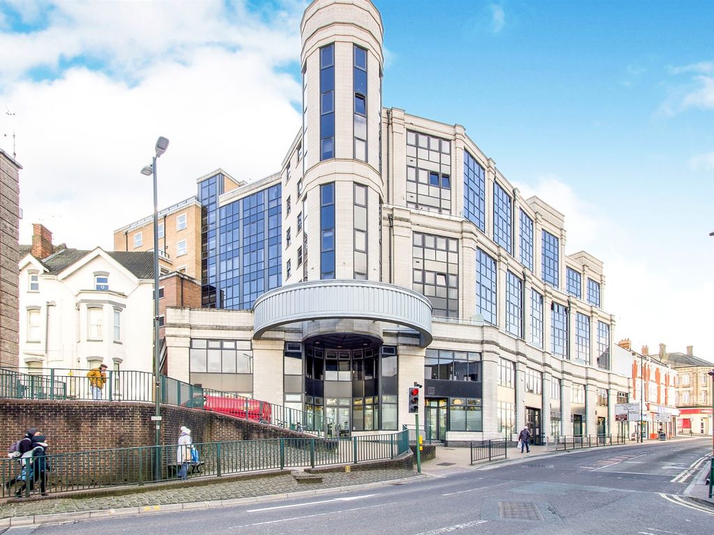 2 bed flat for sale in Commercial Road, Westbourne, Bournemouth BH2, £30,000