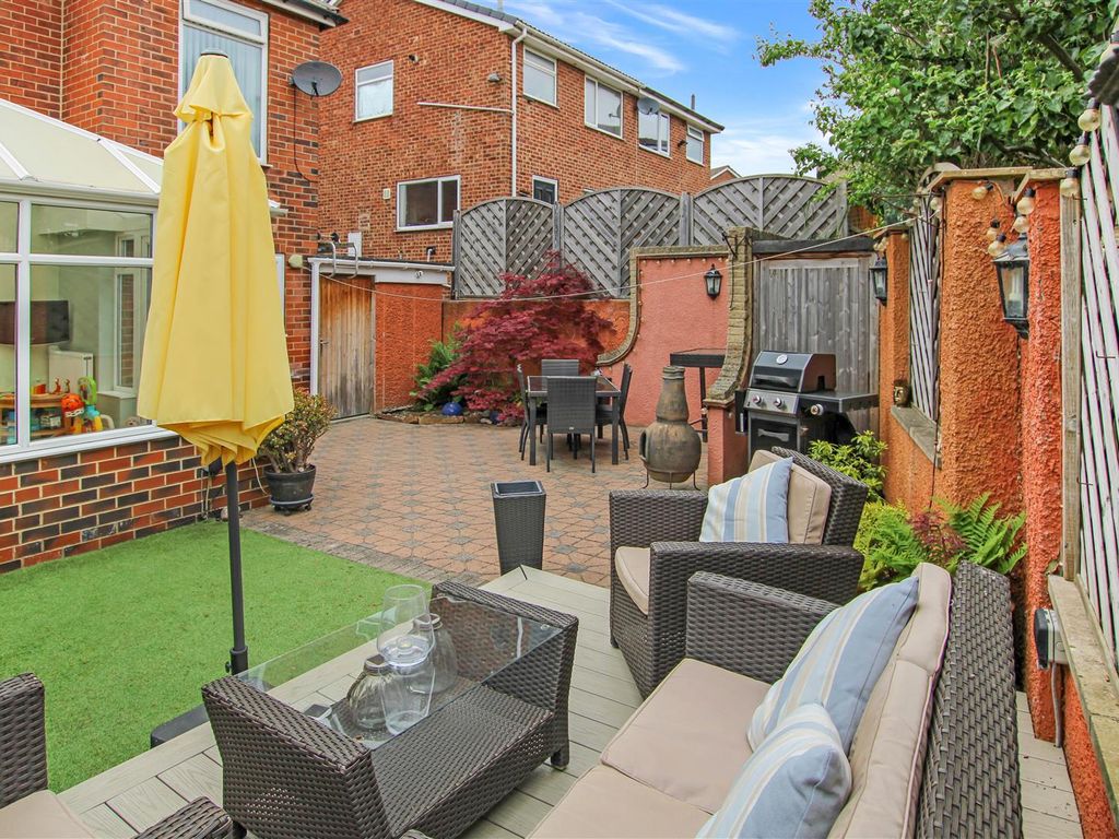 3 bed property for sale in Ryedale Avenue, Lower Wortley, Leeds LS12, £269,950