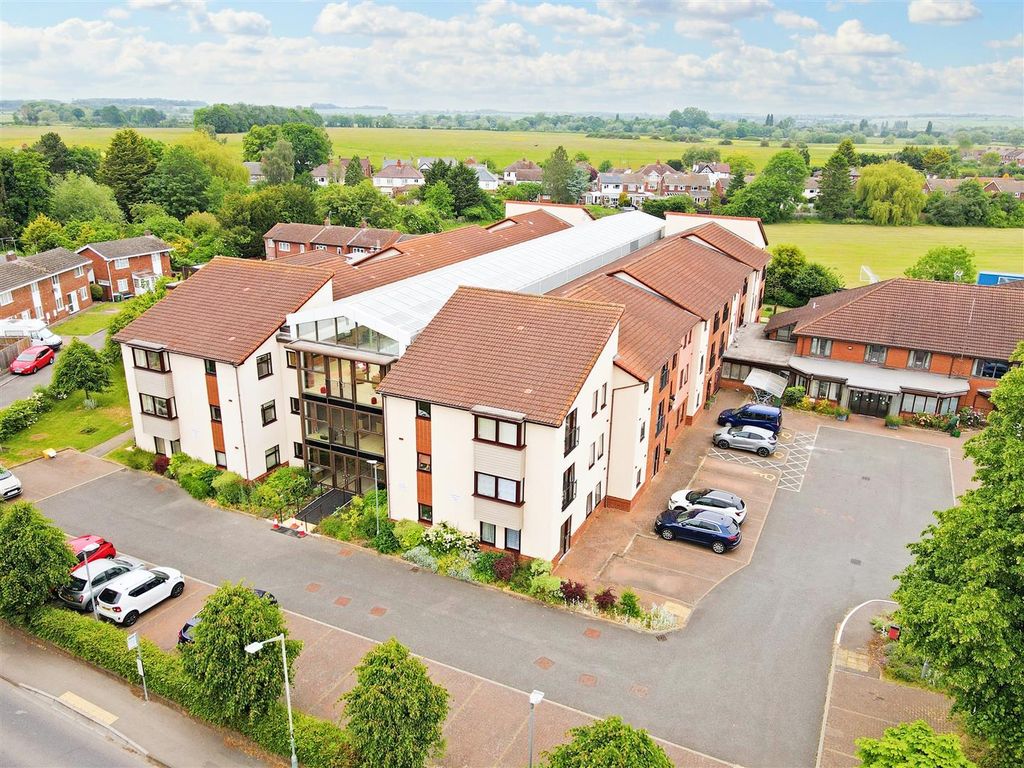 2 bed flat for sale in The Limes, Westbury Lane, Newport Pagnell MK16, £225,000