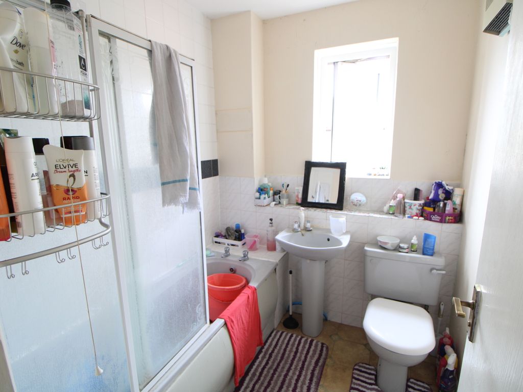 1 bed flat for sale in Brinkley Place, Colchester CO4, £125,000