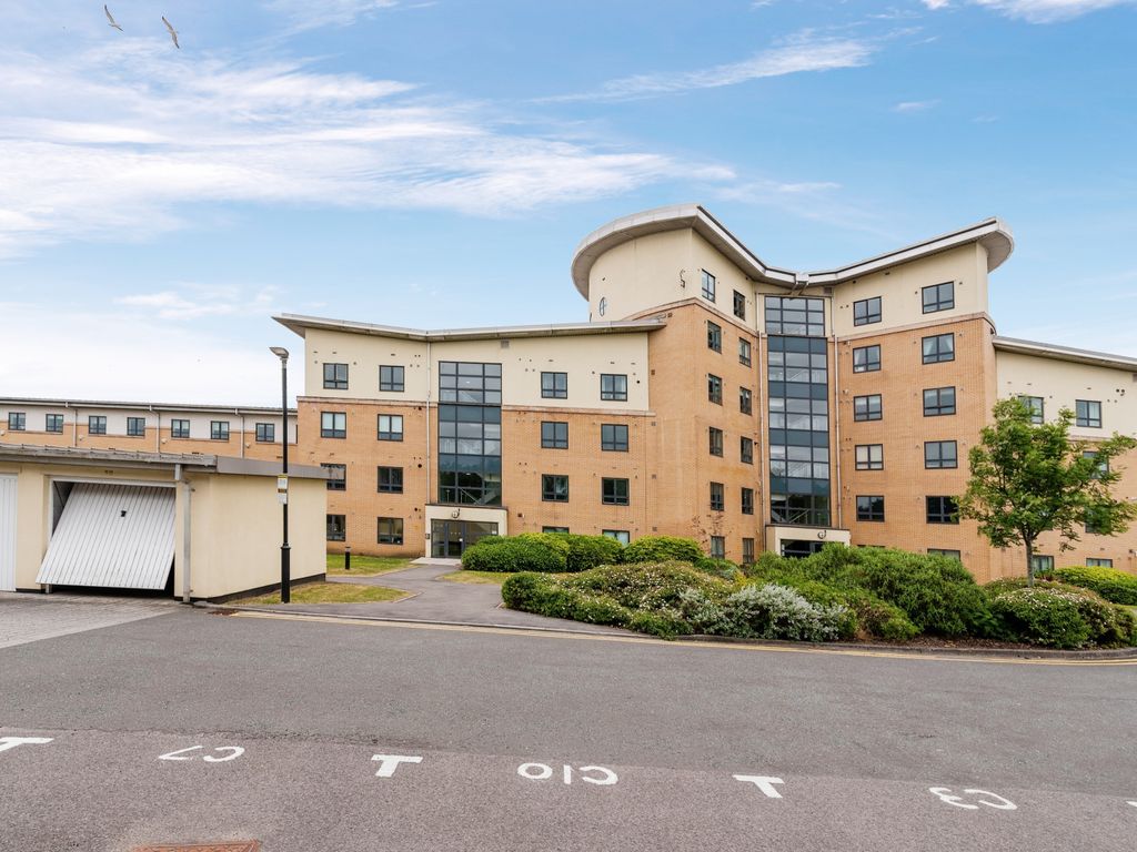 2 bed flat for sale in Windsor Esplanade, Cardiff CF10, £335,000