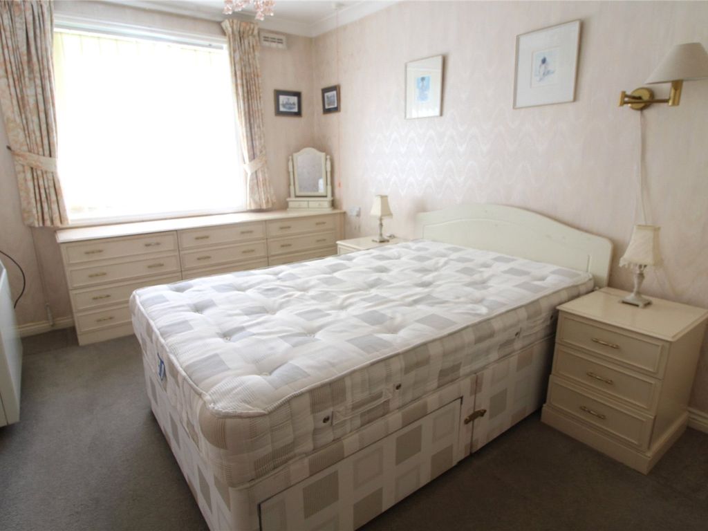 1 bed flat for sale in Village Road, Enfield, Middlesex EN1, £199,950