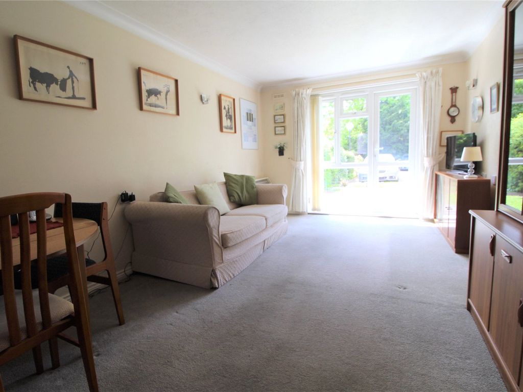 1 bed flat for sale in Village Road, Enfield, Middlesex EN1, £199,950