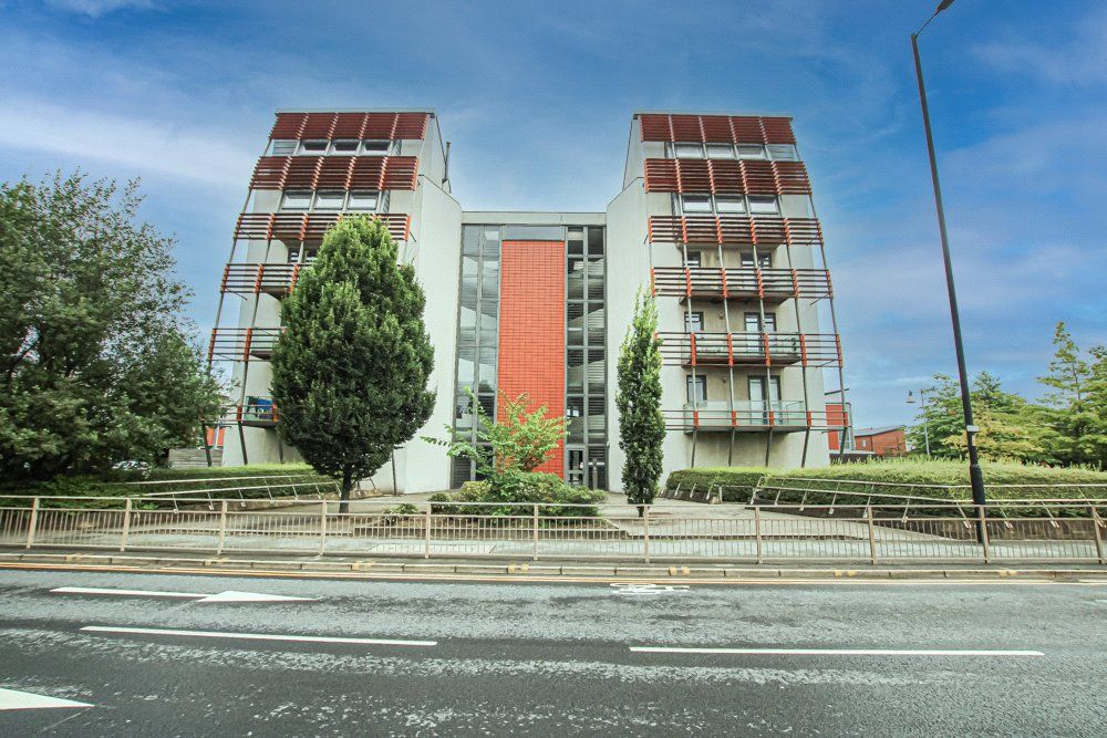 2 bed flat for sale in Radcliffe House, Oldham Road, Manchester M11, £145,000