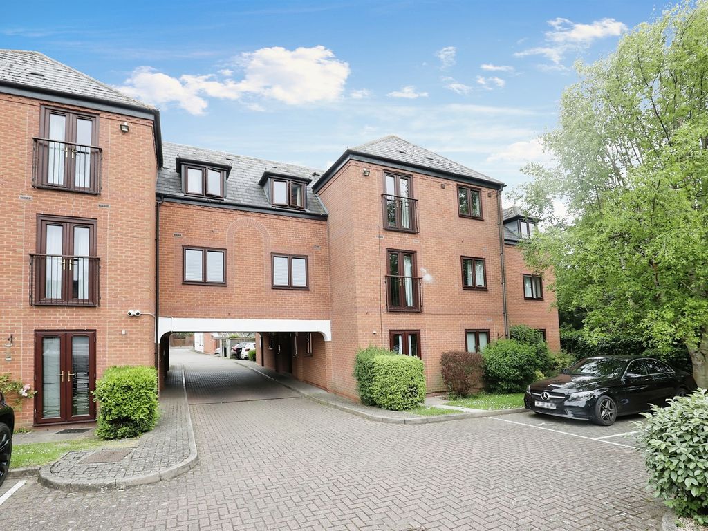 1 bed flat for sale in Grove Road, Stratford-Upon-Avon CV37, £150,000