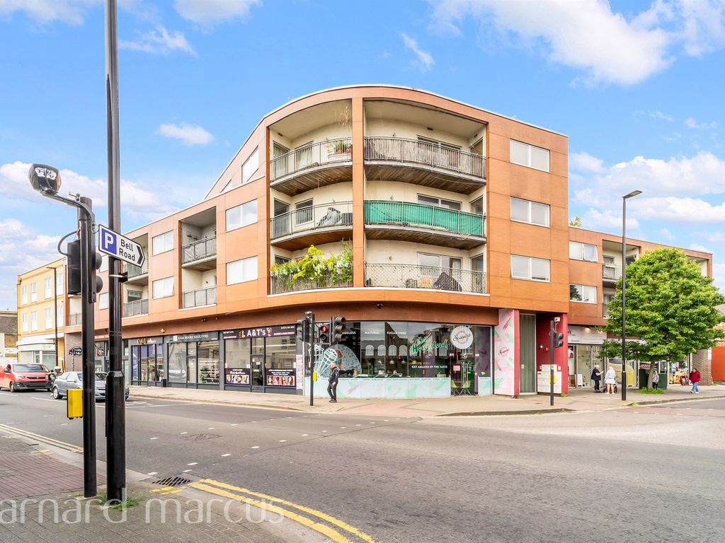 1 bed flat for sale in Bell Road, Hounslow TW3, £220,000