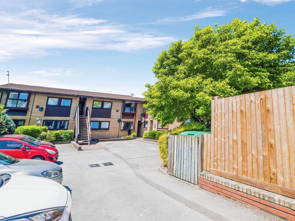 2 bed flat for sale in Clive Road, Canton, Cardiff CF5, £210,000