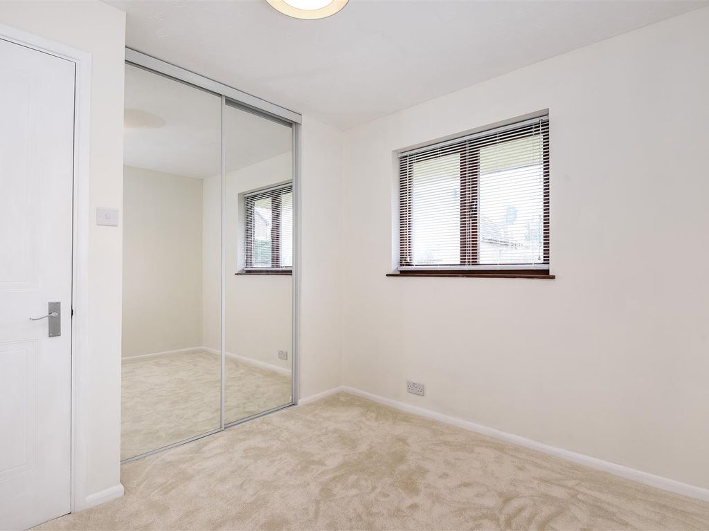 1 bed flat for sale in Merryman Drive Crowthorne, Berkshire RG45, £199,000