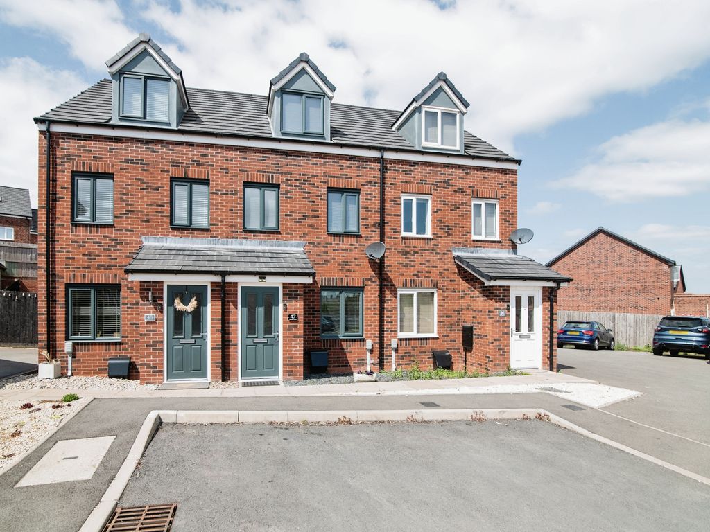 3 bed town house for sale in Laceby Close, Redditch B97, £270,000