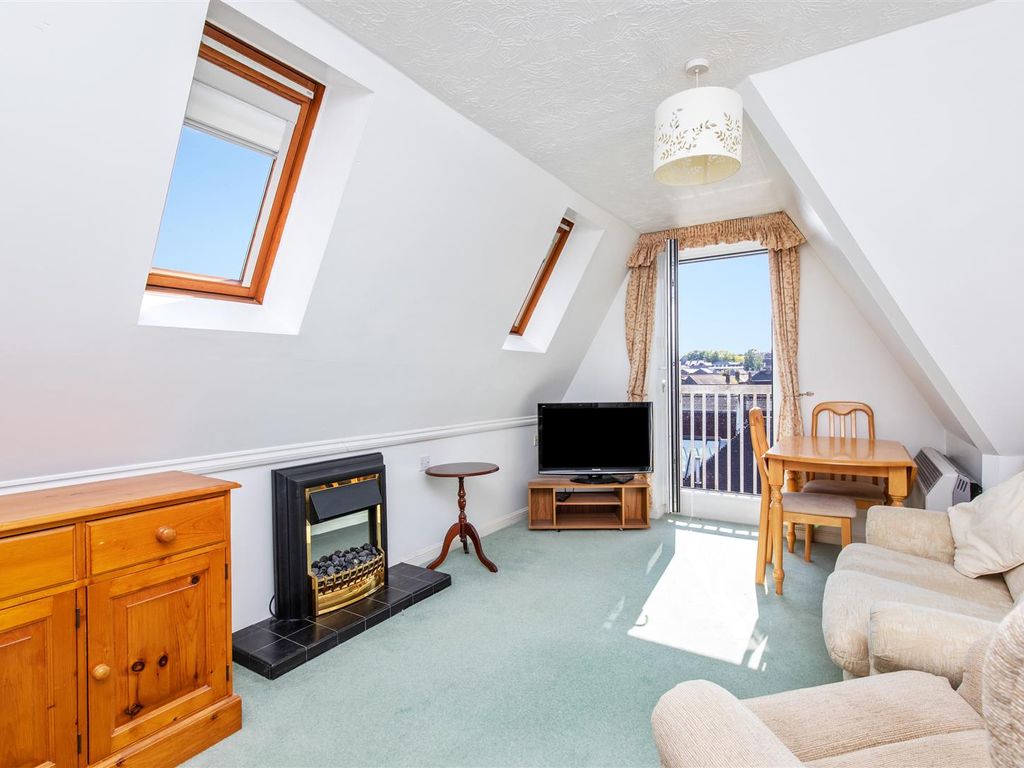 1 bed flat for sale in Cliffe High Street, Lewes BN7, £135,000