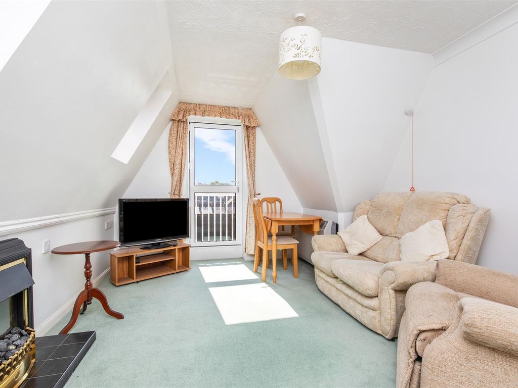 1 bed flat for sale in Cliffe High Street, Lewes BN7, £135,000