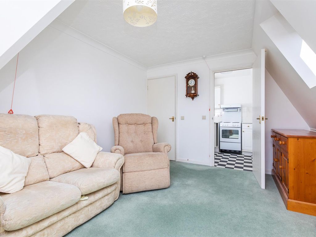 1 bed flat for sale in Cliffe High Street, Lewes BN7, £135,000