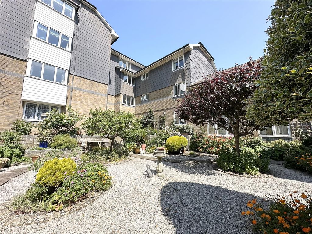 2 bed flat for sale in The Bourne, Hastings TN34, £155,000