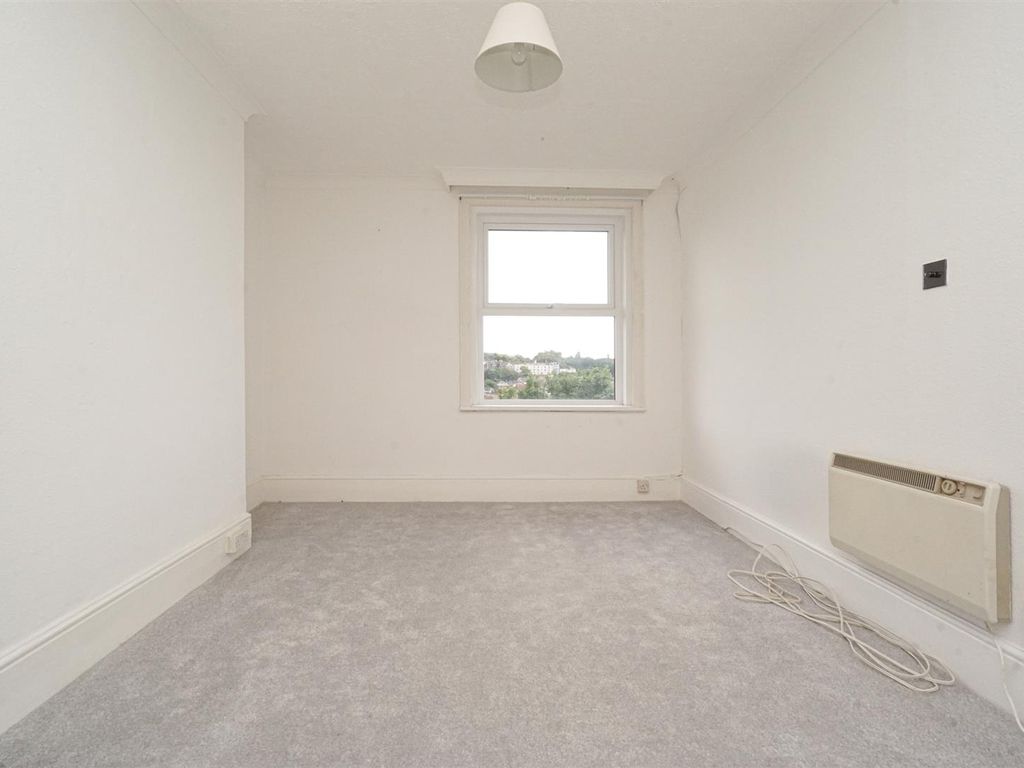 2 bed flat for sale in Braybrooke Road, Hastings TN34, £175,000