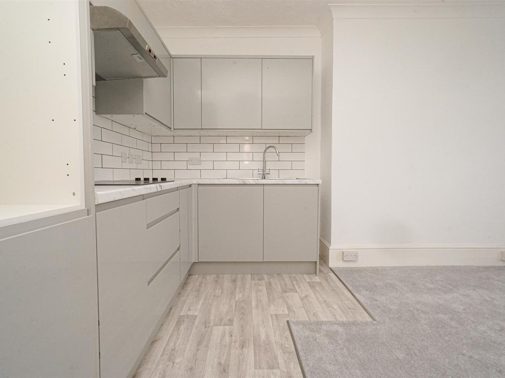 2 bed flat for sale in Braybrooke Road, Hastings TN34, £175,000