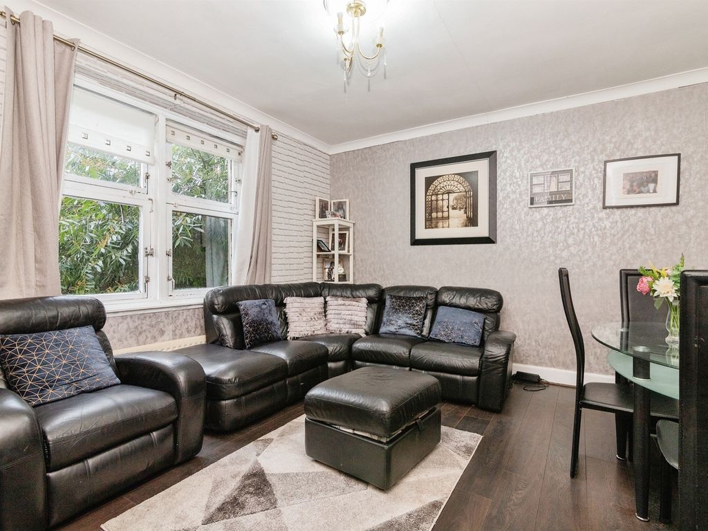 3 bed flat for sale in Nether Auldhouse Road, Glasgow G43, £140,000