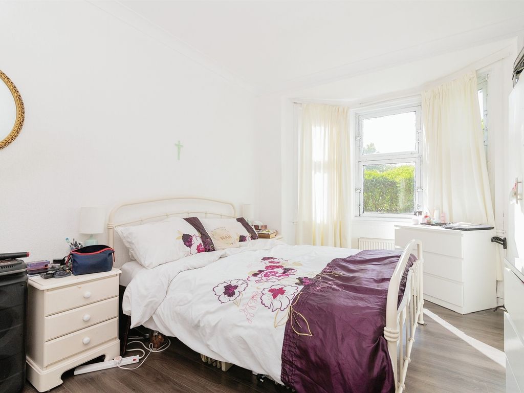 3 bed flat for sale in Nether Auldhouse Road, Glasgow G43, £140,000