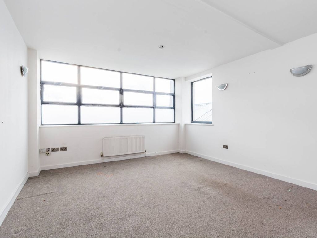1 bed flat for sale in Forest Gate, Upton Park, London E7, £270,000