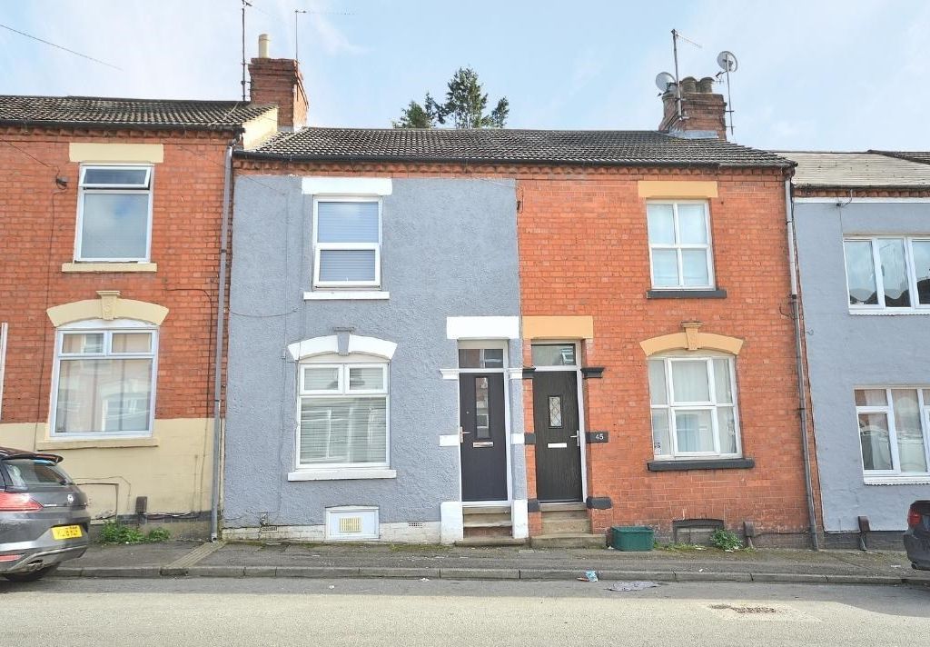 3 bed terraced house for sale in Stanley Street, Northampton NN2, £190,000